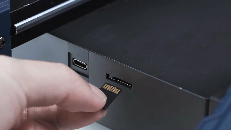 https://store.anycubic.com/cdn/shop/articles/insert_TF_card.png?v=1692668090